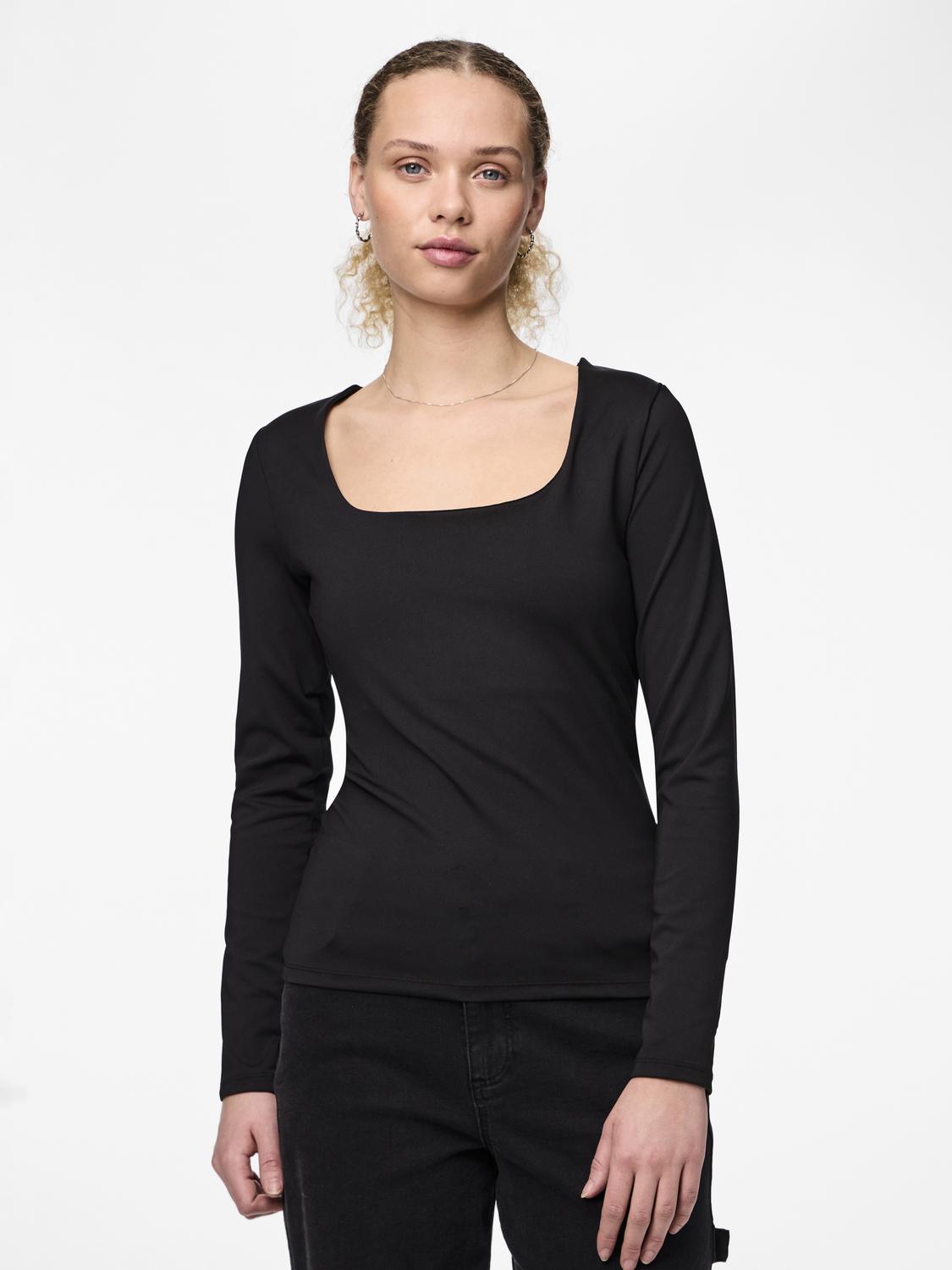 model_shot-front