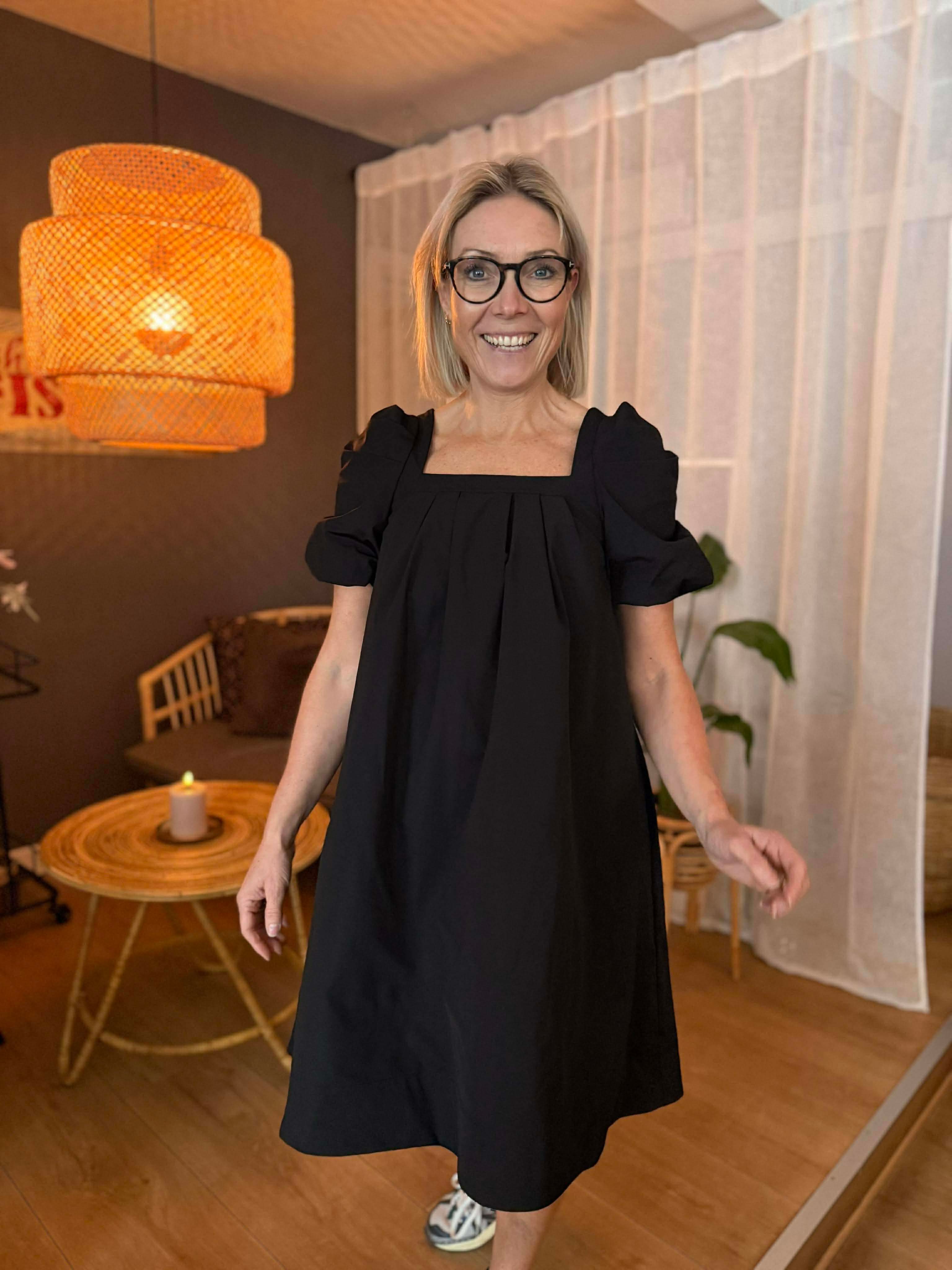 AWANN Short Dress - Black