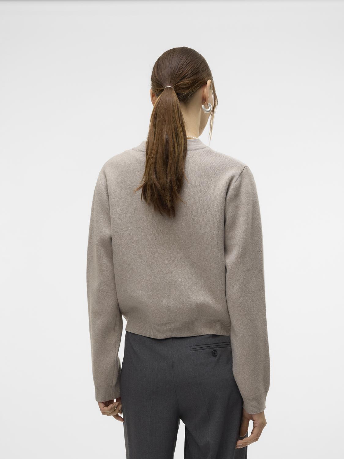 model_shot-back
