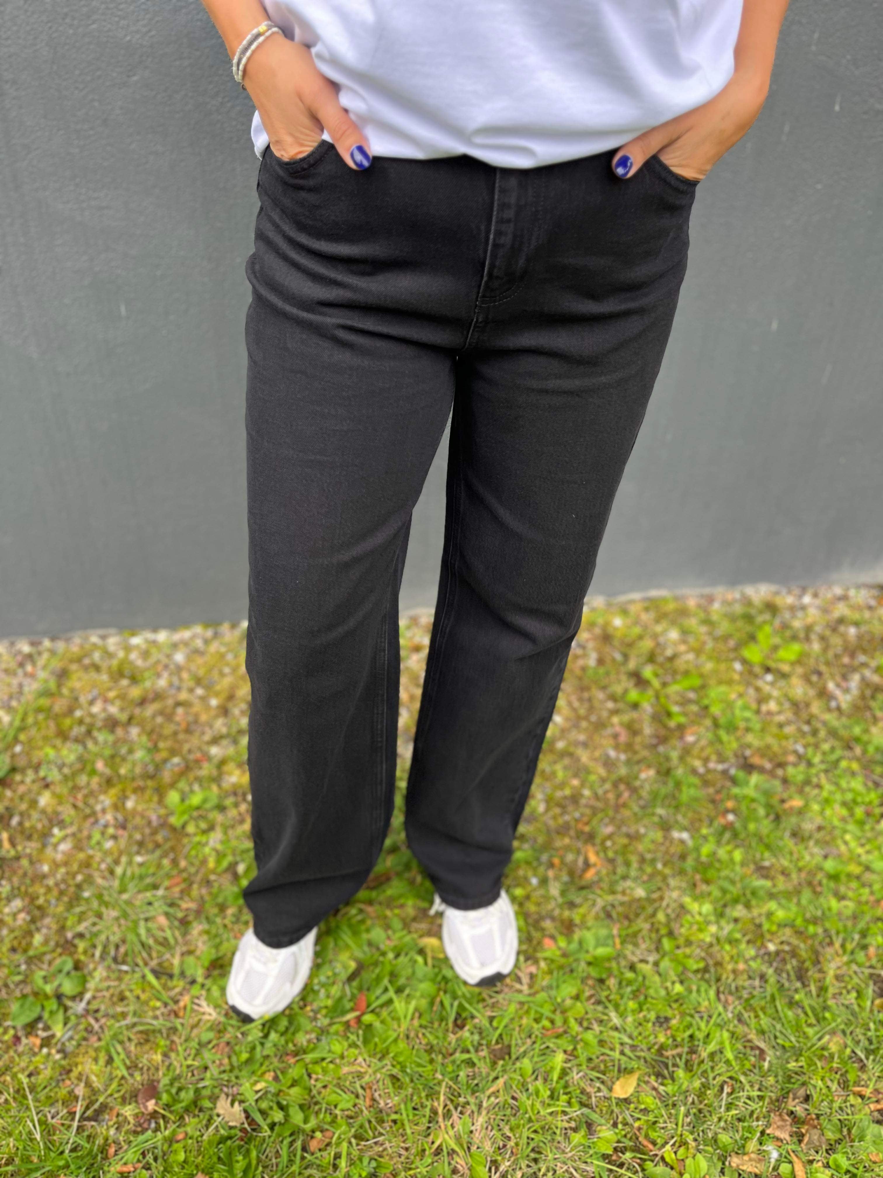 VMTESSA wide jeans - Black