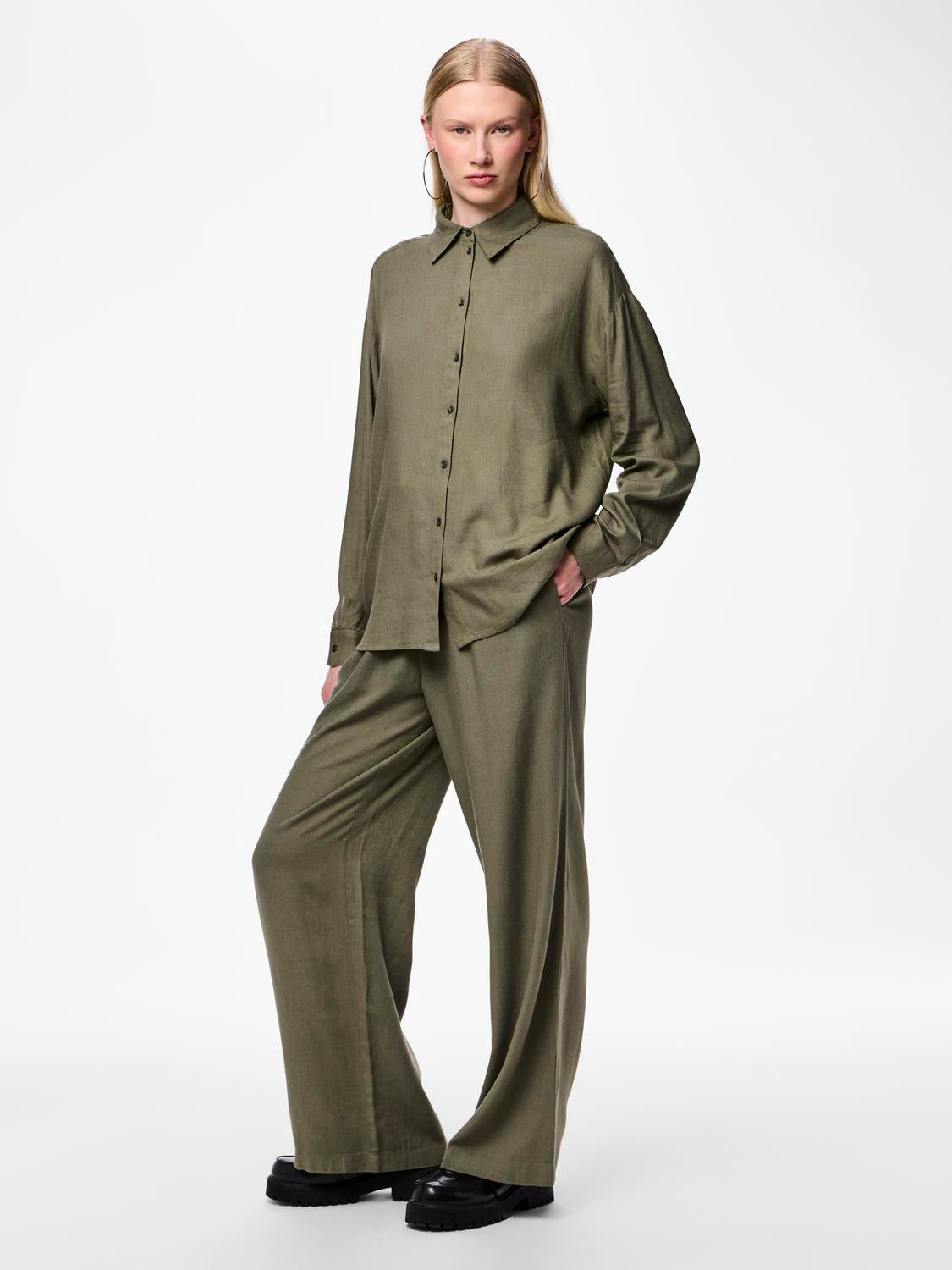 model_shot-front_full